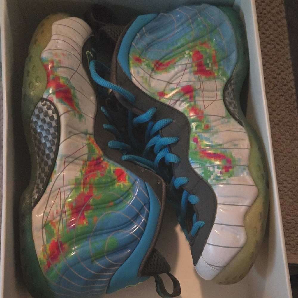 Nike Air Foamposite One "Weatherman" PRM. Damaged box